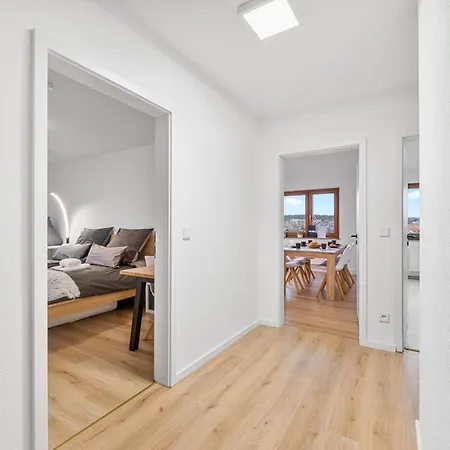 Neu: Stylische Mit Ausblick Appartement