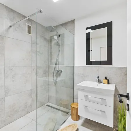 Neu: Stylische Mit Ausblick Апартаменты