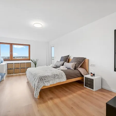 Neu: Stylische Mit Ausblick Appartement